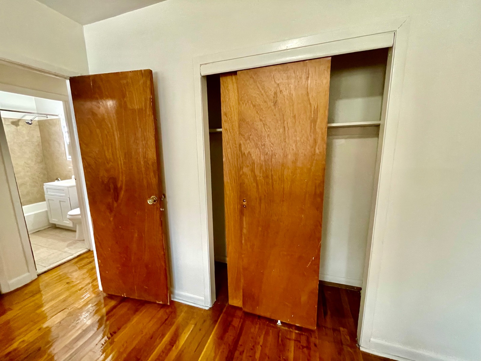 #8 photo, 2916 Gunther Avenue, East Bronx , NY 10469