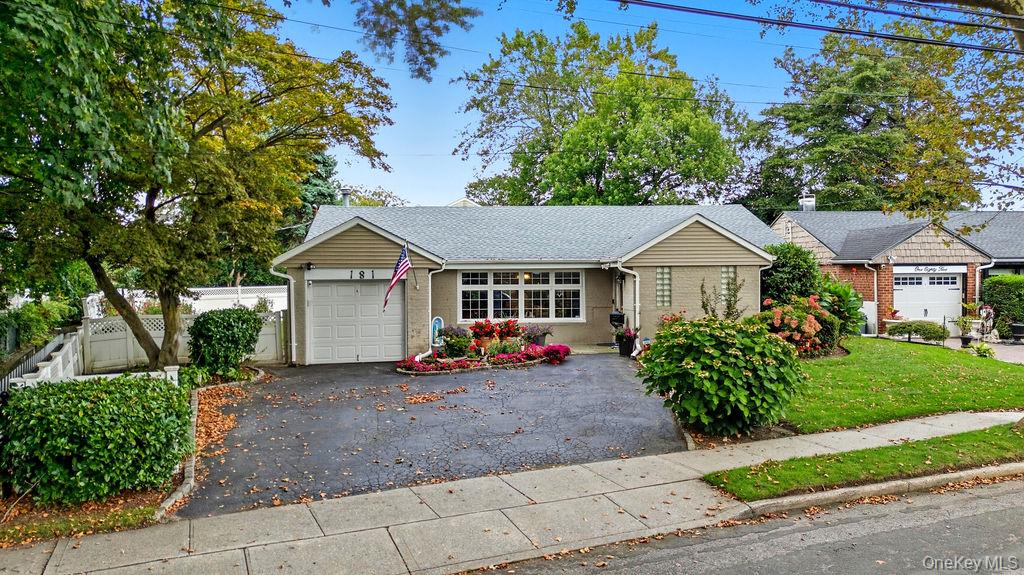 #1 photo, 181 Tottenham Road, नासाउ काउंटी Lynbrook , NY 11563