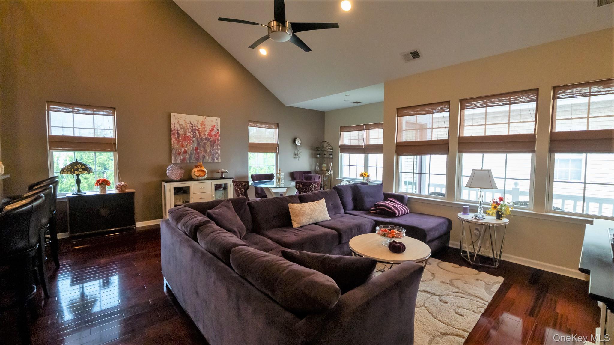 #14 photo, 24 Strangford Court, ナッソー郡 Oceanside , NY 11572