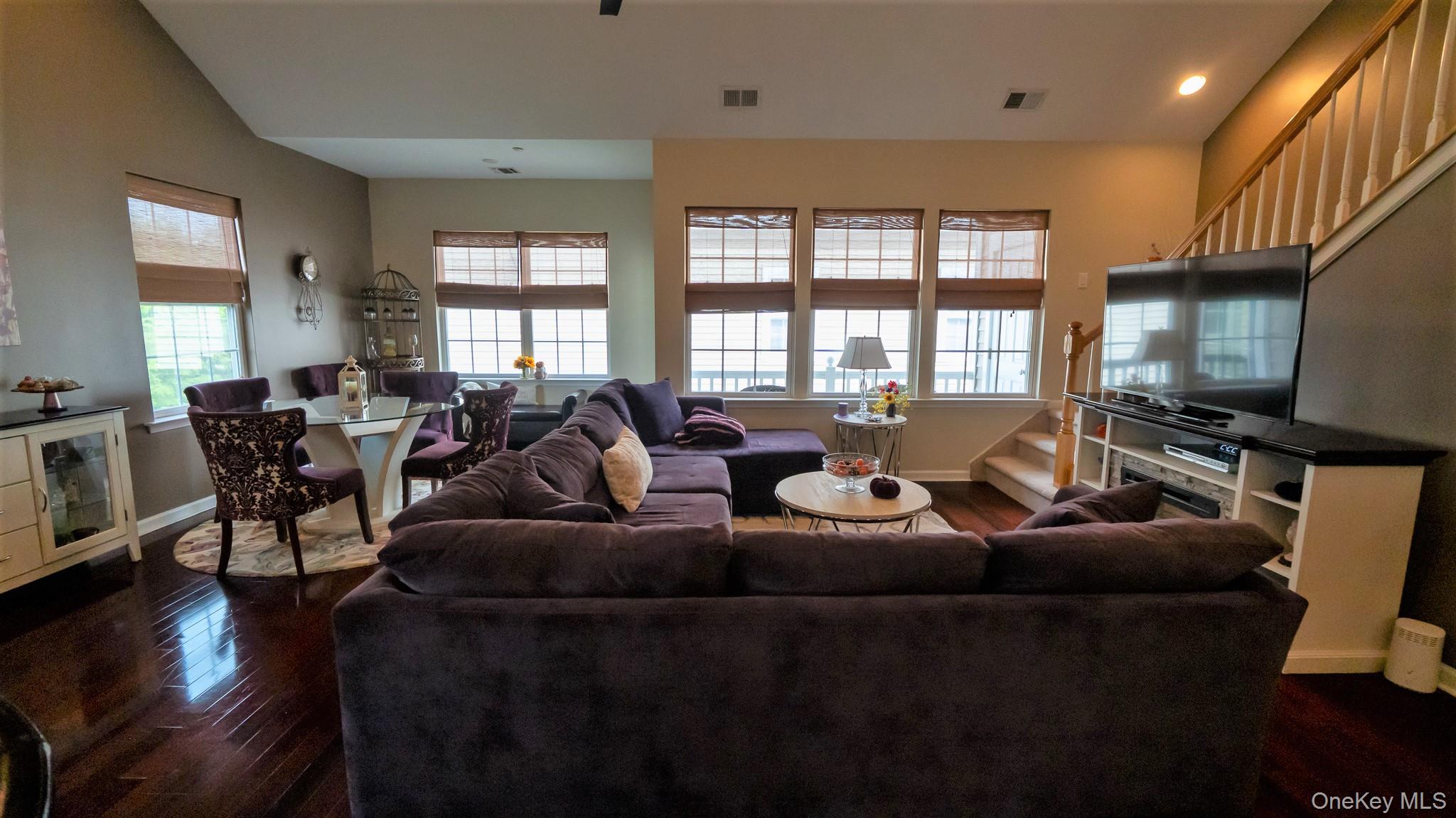 #15 photo, 24 Strangford Court, ナッソー郡 Oceanside , NY 11572