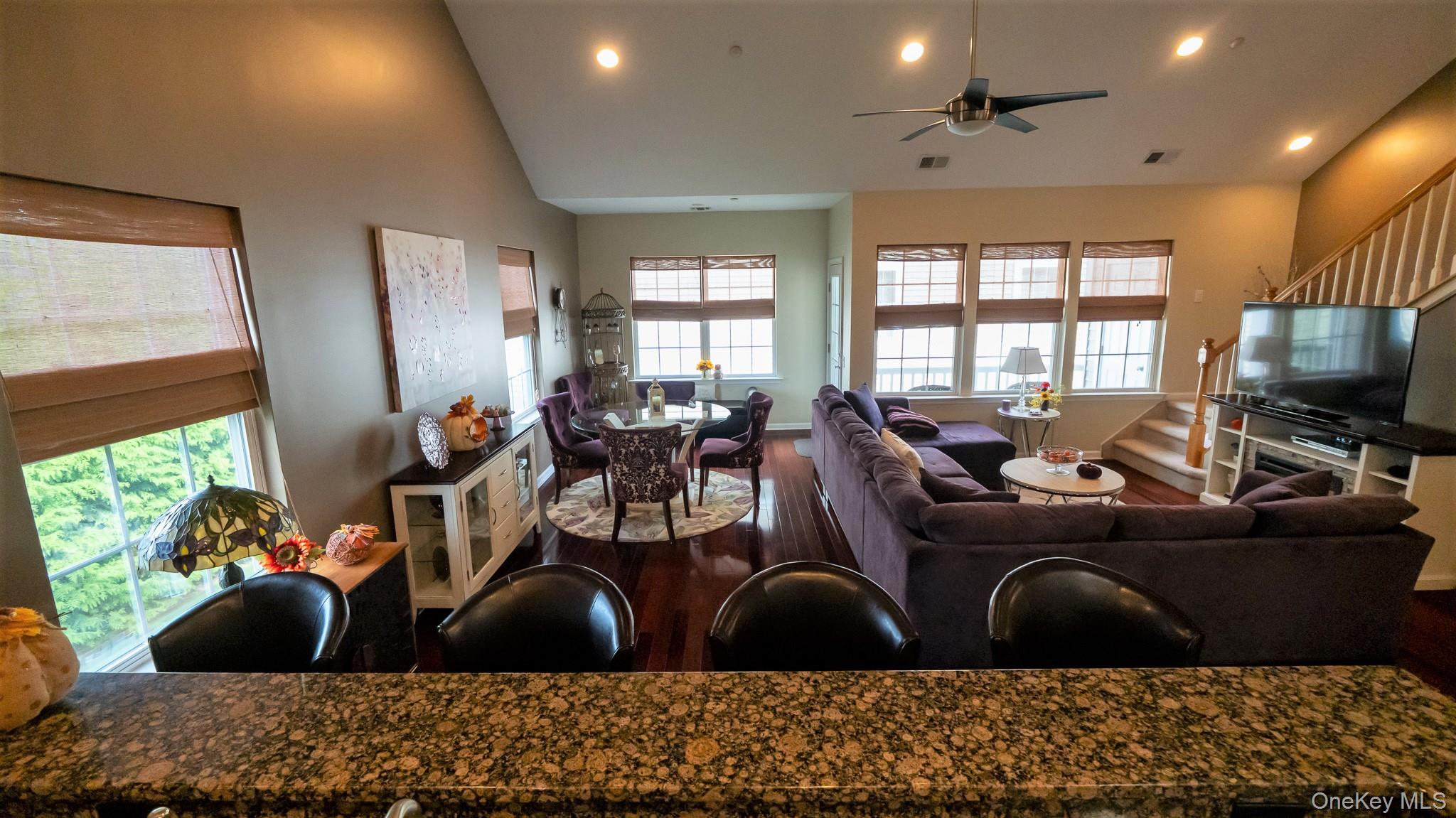 #16 photo, 24 Strangford Court, ナッソー郡 Oceanside , NY 11572