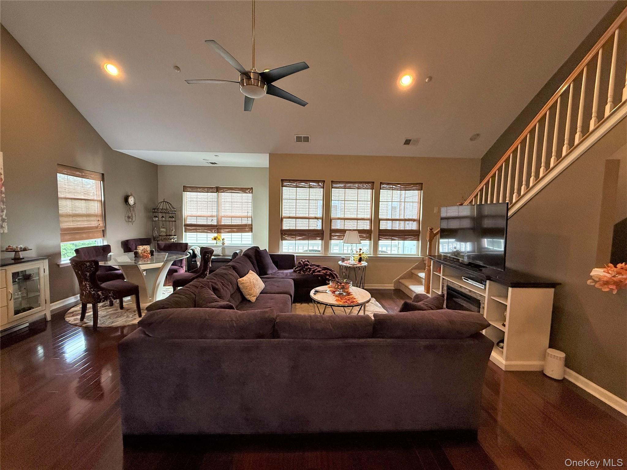 #17 photo, 24 Strangford Court, ナッソー郡 Oceanside , NY 11572