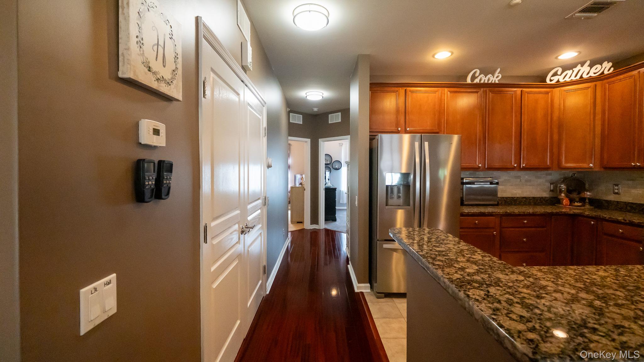 #19 photo, 24 Strangford Court, ナッソー郡 Oceanside , NY 11572