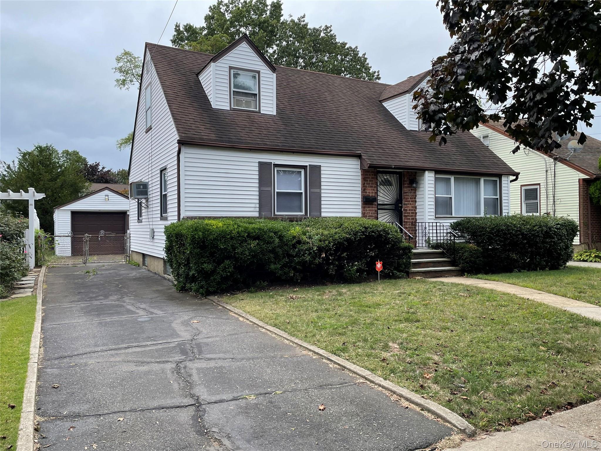 #1 photo, 88 Acacia Avenue, ناسو Hempstead , NY 11550