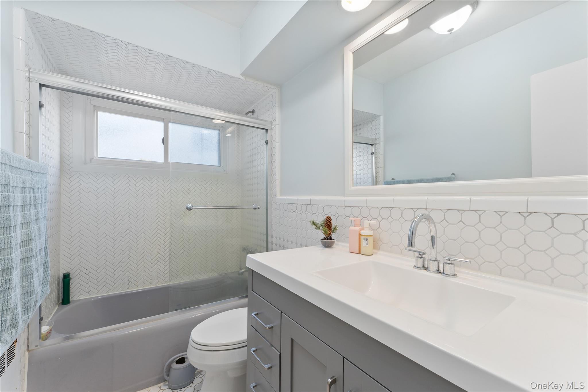 #13 photo, 174 Delaware Avenue, Freeport , NY 11520