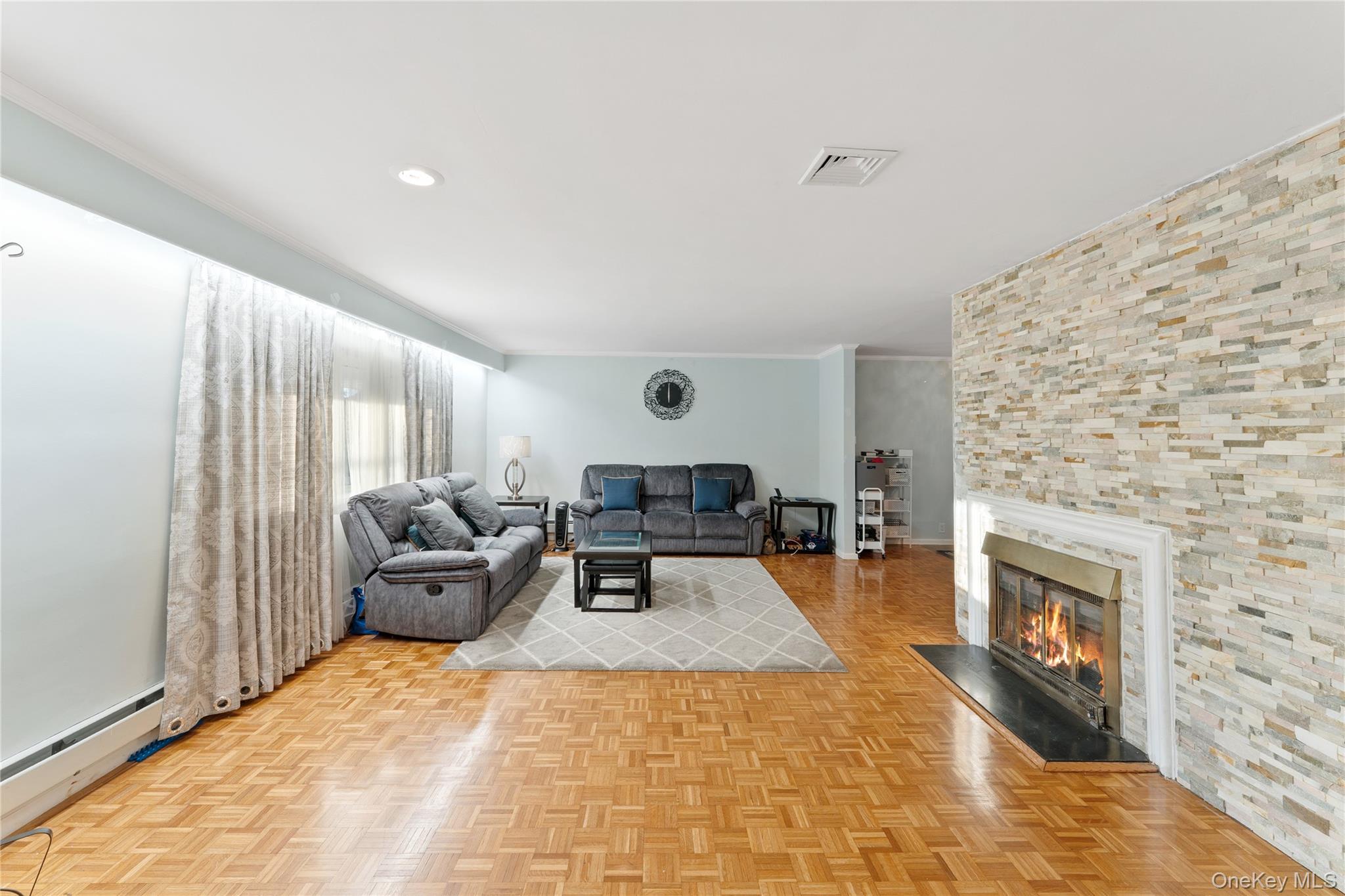 #4 photo, 174 Delaware Avenue, Freeport , NY 11520