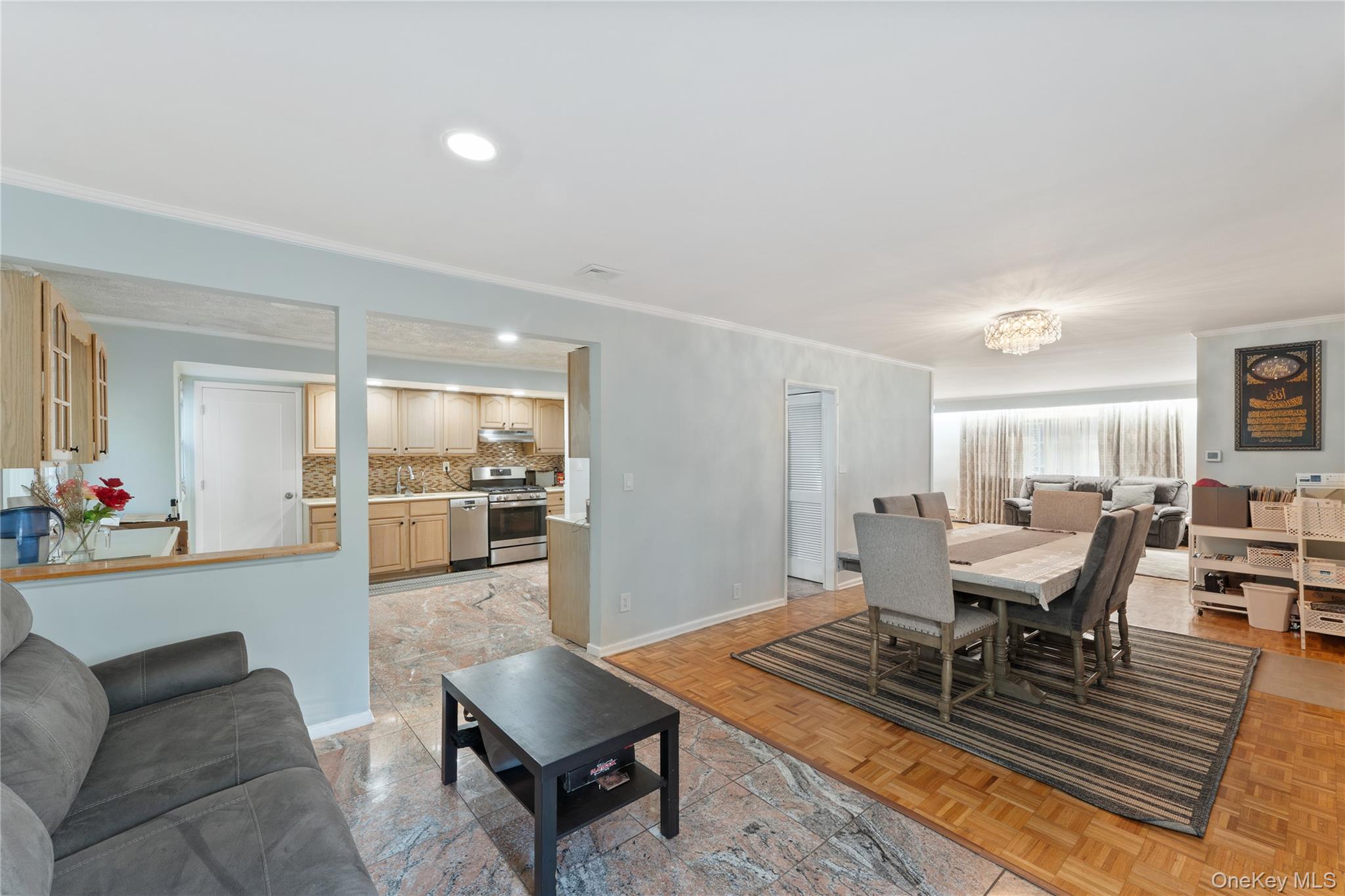 #7 photo, 174 Delaware Avenue, Freeport , NY 11520