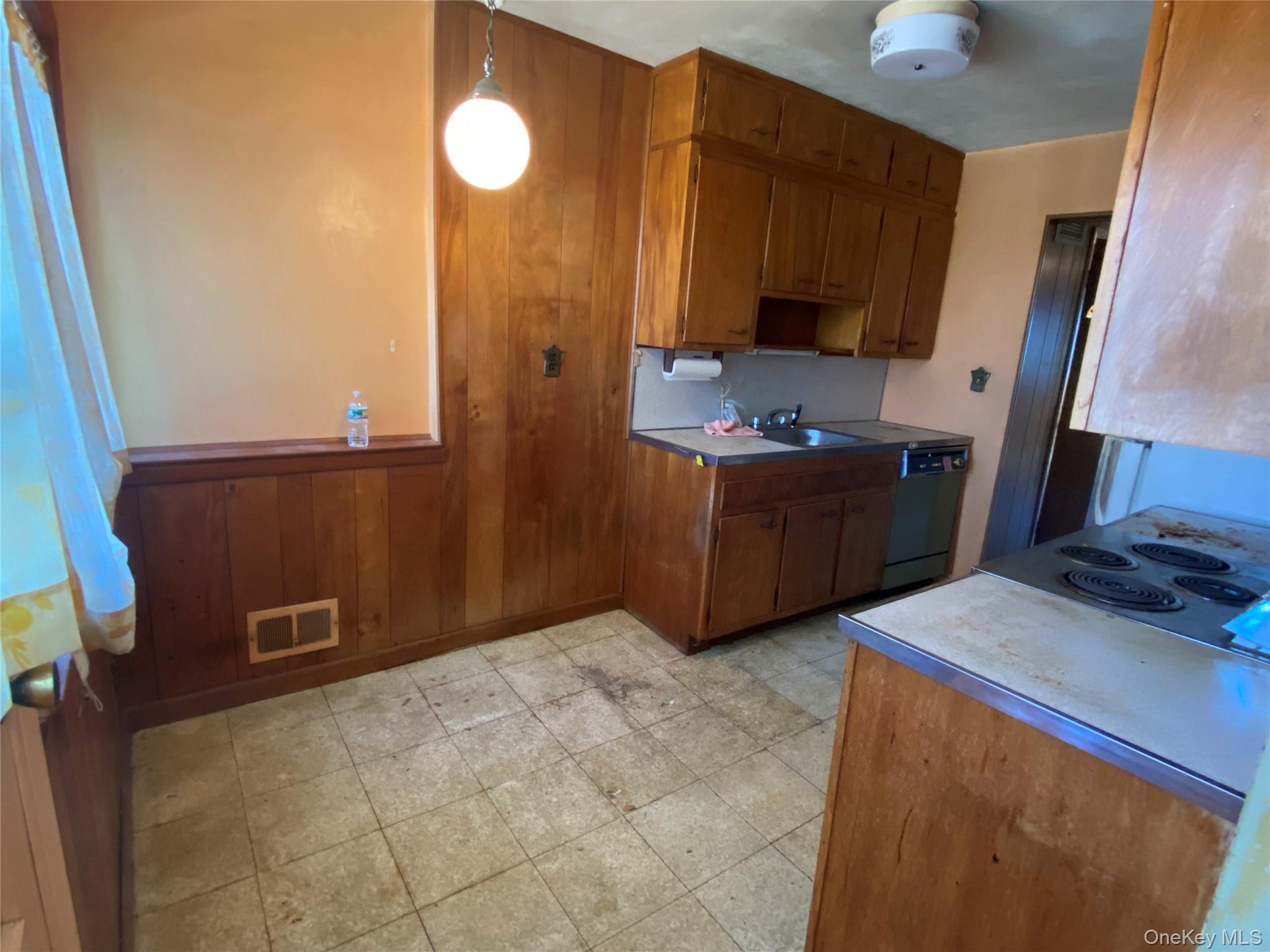 #8 photo, 4 Gerri Lane, Yonkers , NY 10703