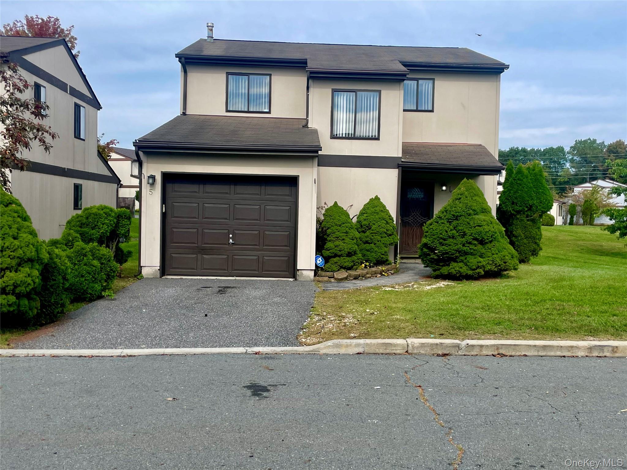 #1 photo, 5 Raleigh Close, Middletown , NY 10940