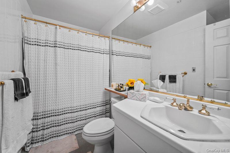 #11 photo, 500 Pondside Drive, White Plains , NY 10607