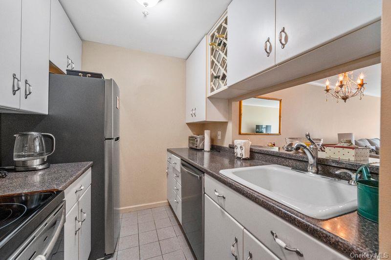 #5 photo, 500 Pondside Drive, White Plains , NY 10607