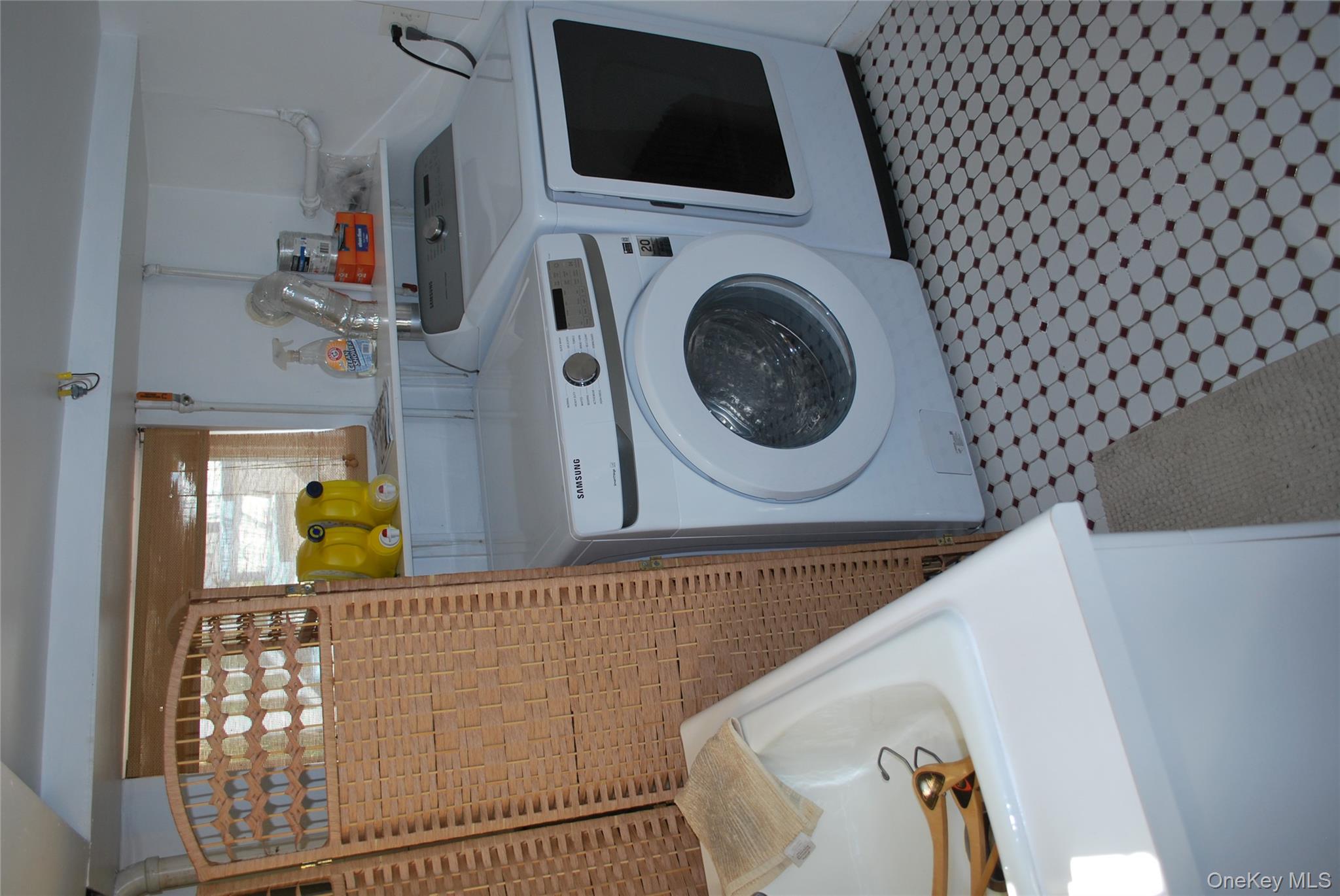 #18 photo, 297 Clocks Boulevard, Massapequa , NY 11758