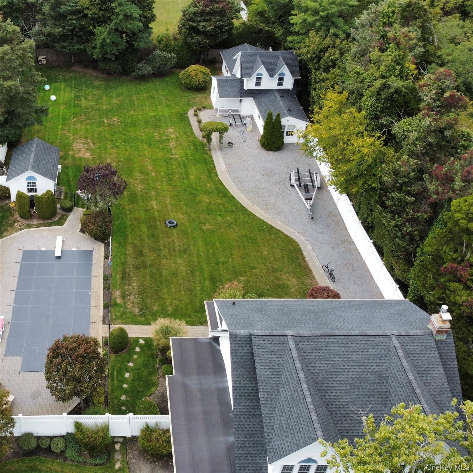 #20 photo, 297 Clocks Boulevard, Massapequa , NY 11758