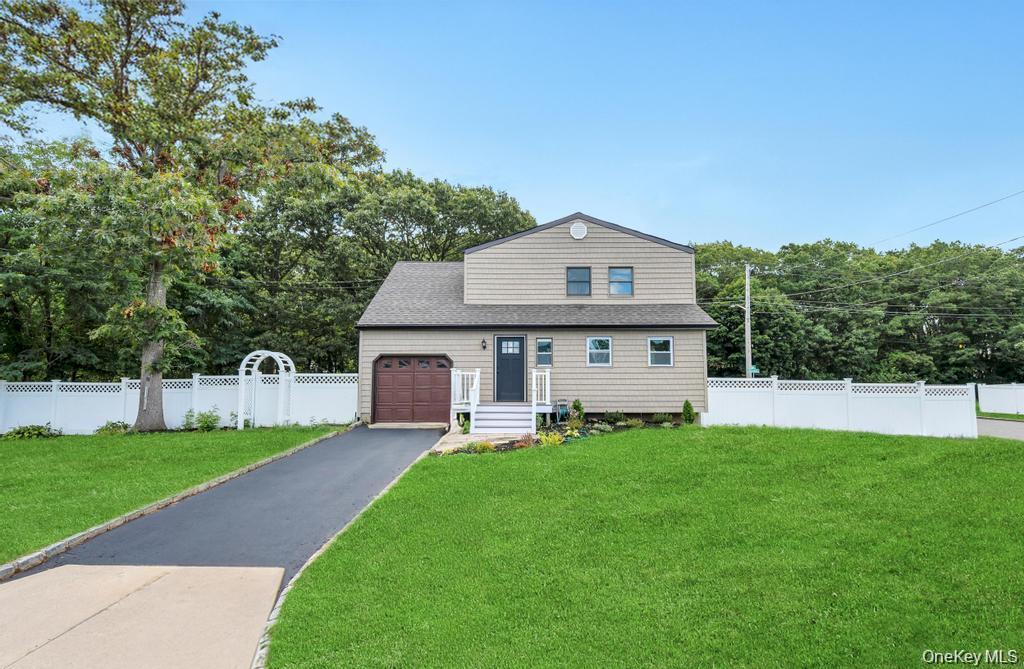 #1 photo, 49 Bellwood Avenue, सफ़ोक काउंटी South Setauket , NY 11720