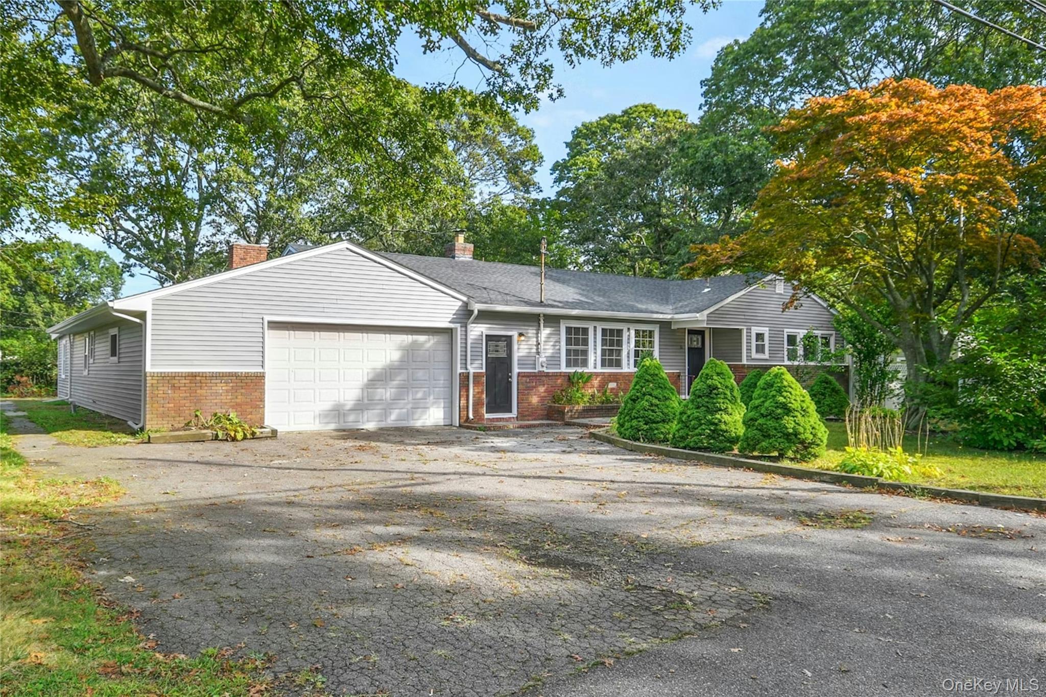 #1 photo, 11 Jeanatta Avenue, सफ़ोक काउंटी Mastic , NY 11950