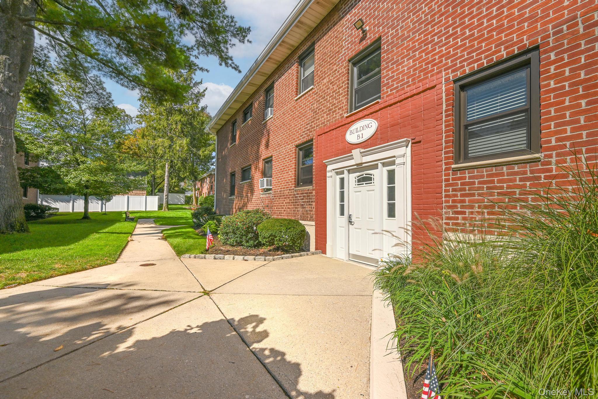 #2 photo, 5 Adelaide Street, 长岛 花卉园 Floral Park , NY 11001