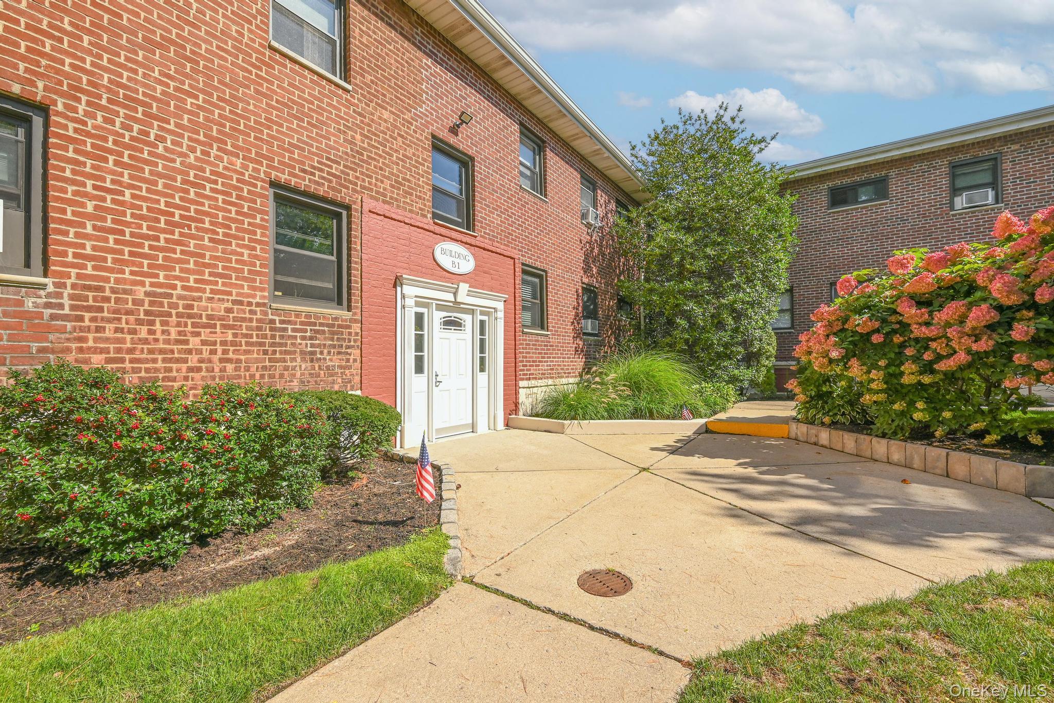 #3 photo, 5 Adelaide Street, 长岛 花卉园 Floral Park , NY 11001