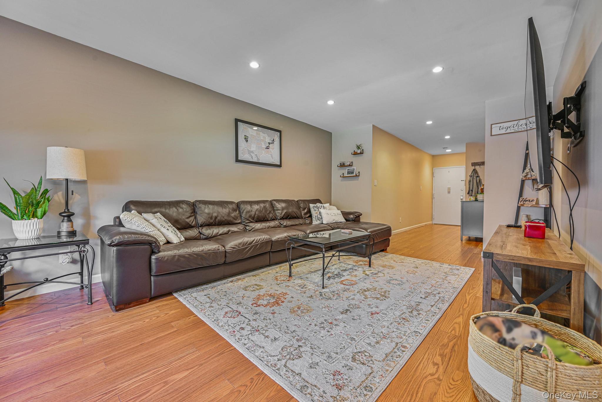 #6 photo, 5 Adelaide Street, 长岛 花卉园 Floral Park , NY 11001