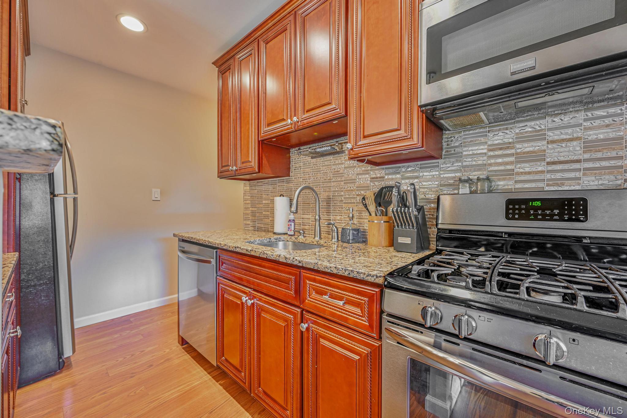 #8 photo, 5 Adelaide Street, 长岛 花卉园 Floral Park , NY 11001