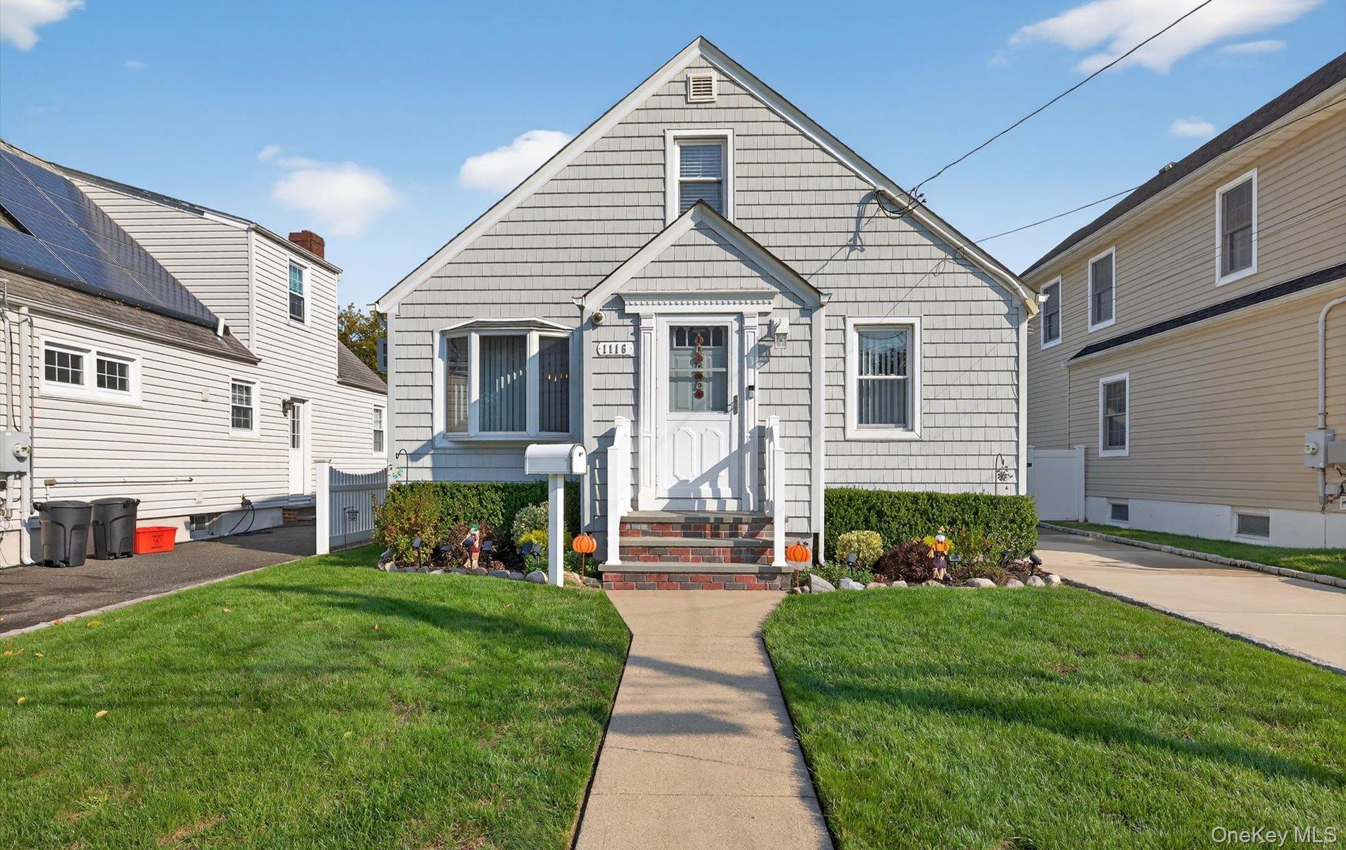 #1 photo, 1116 Mosefan Street, नासाउ काउंटी Franklin Square , NY 11010