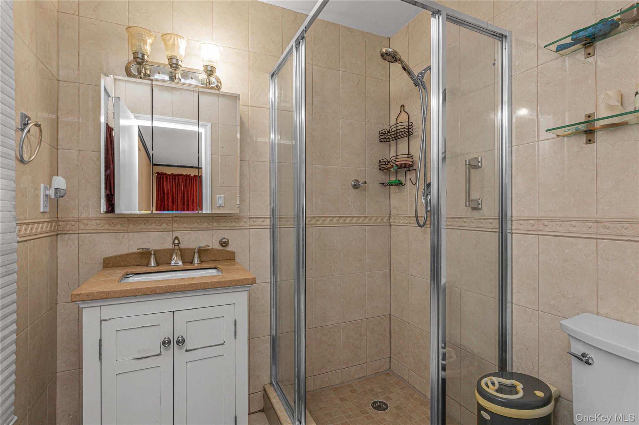 #17 photo, 80 Rosalie Court, ナッソー郡 East Meadow , NY 11554