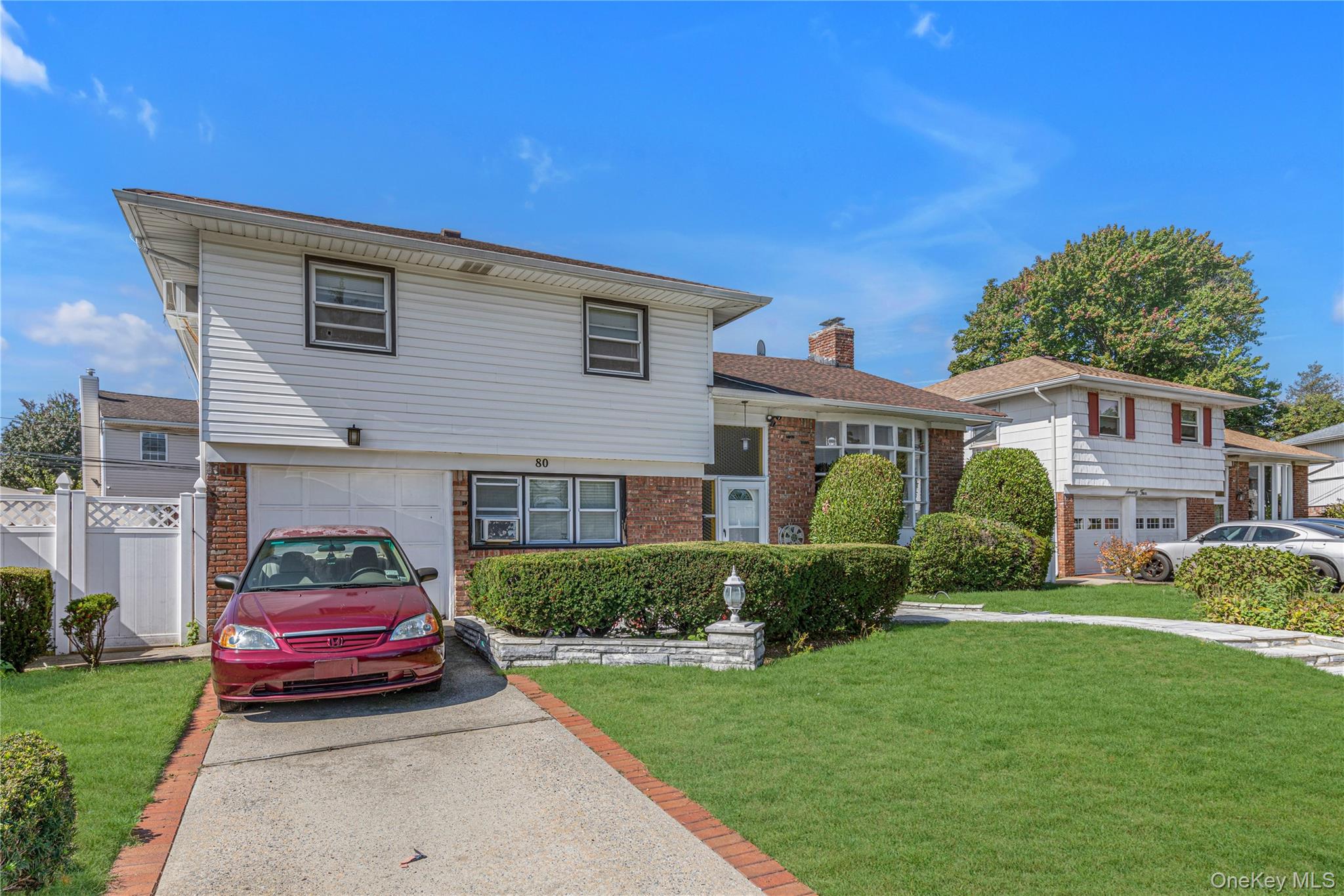 #2 photo, 80 Rosalie Court, ナッソー郡 East Meadow , NY 11554