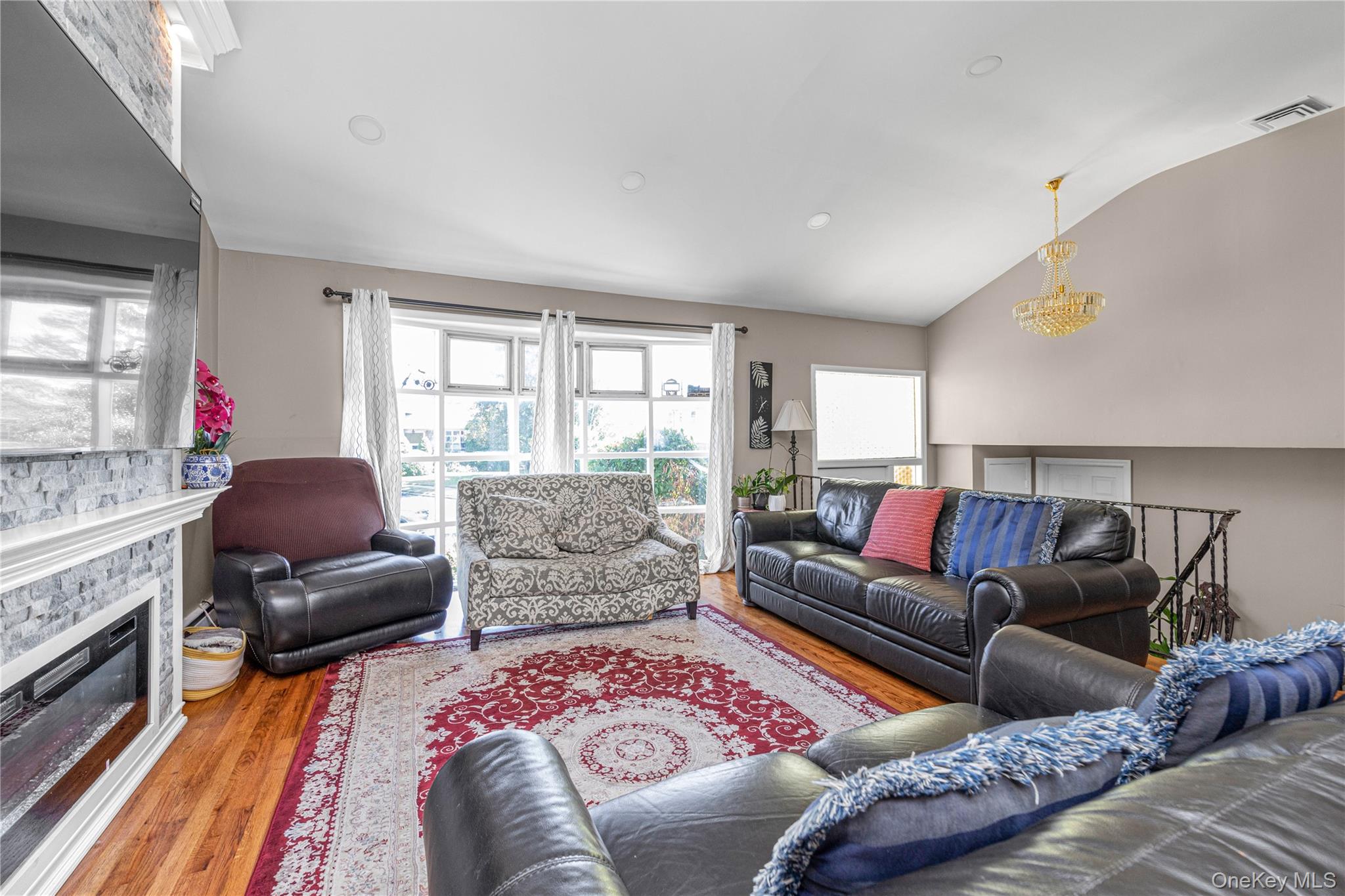 #4 photo, 80 Rosalie Court, ナッソー郡 East Meadow , NY 11554