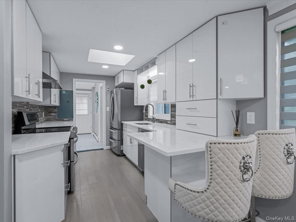 #10 photo, 19 Ridge Drive, Roslyn , NY 11576