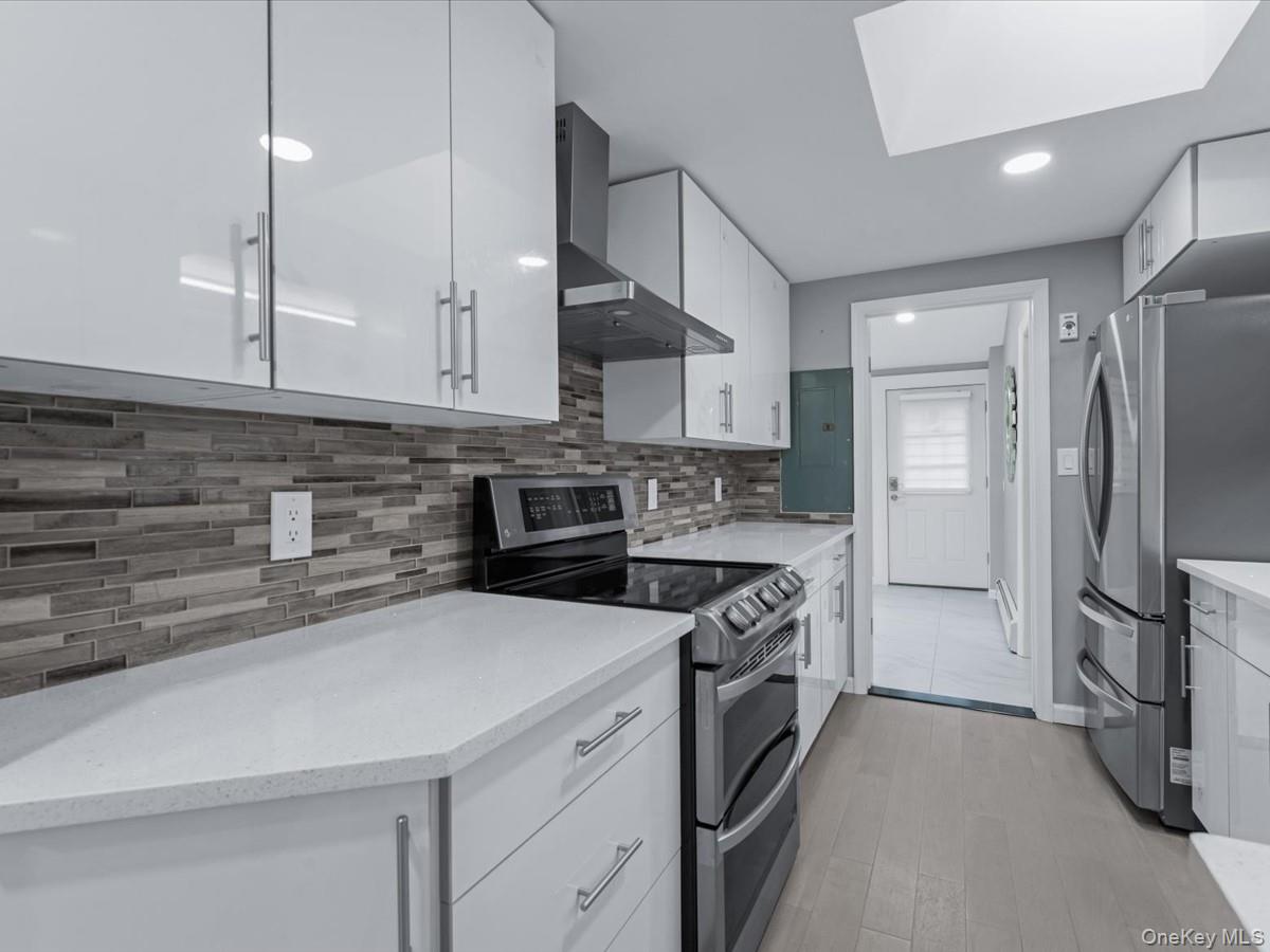 #11 photo, 19 Ridge Drive, Roslyn , NY 11576