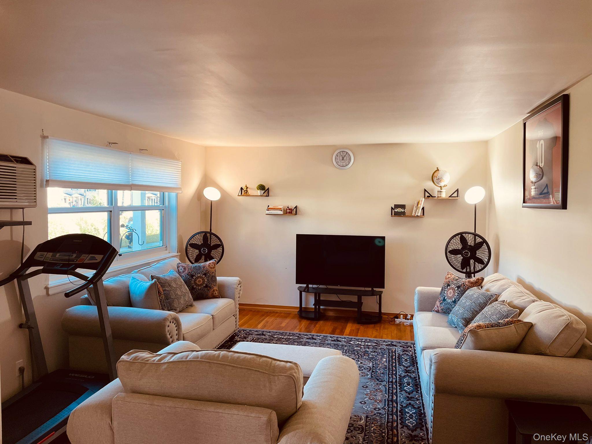 #13 photo, 8168 Langdale Street, クイーンズ区 New Hyde Park , NY 11040