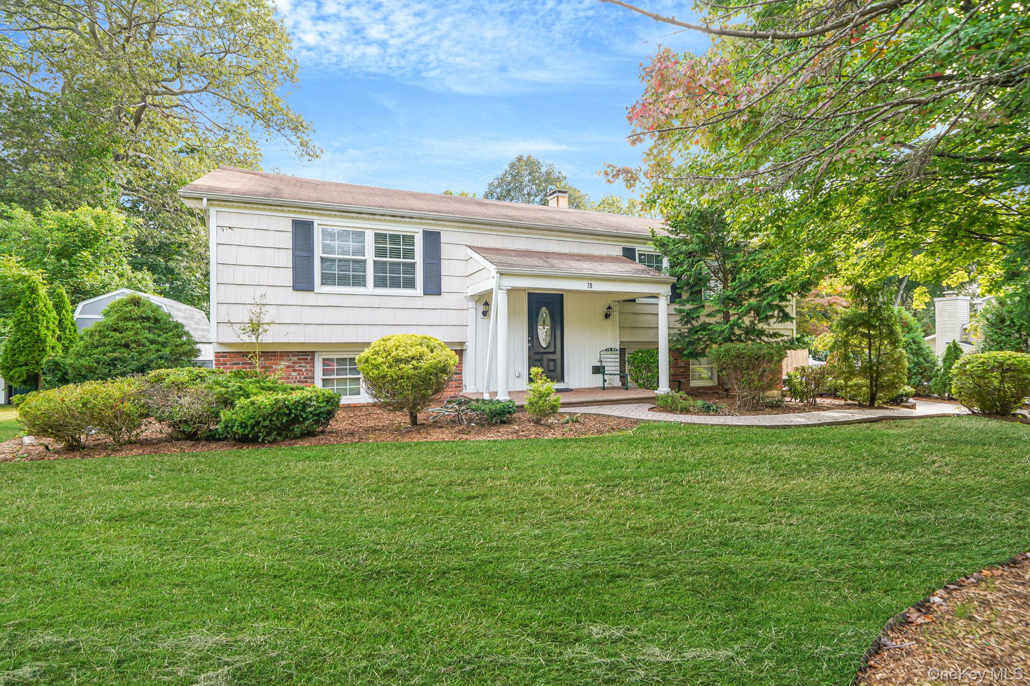 #1 photo, 35 Wedgewood Drive, सफ़ोक काउंटी Coram , NY 11727