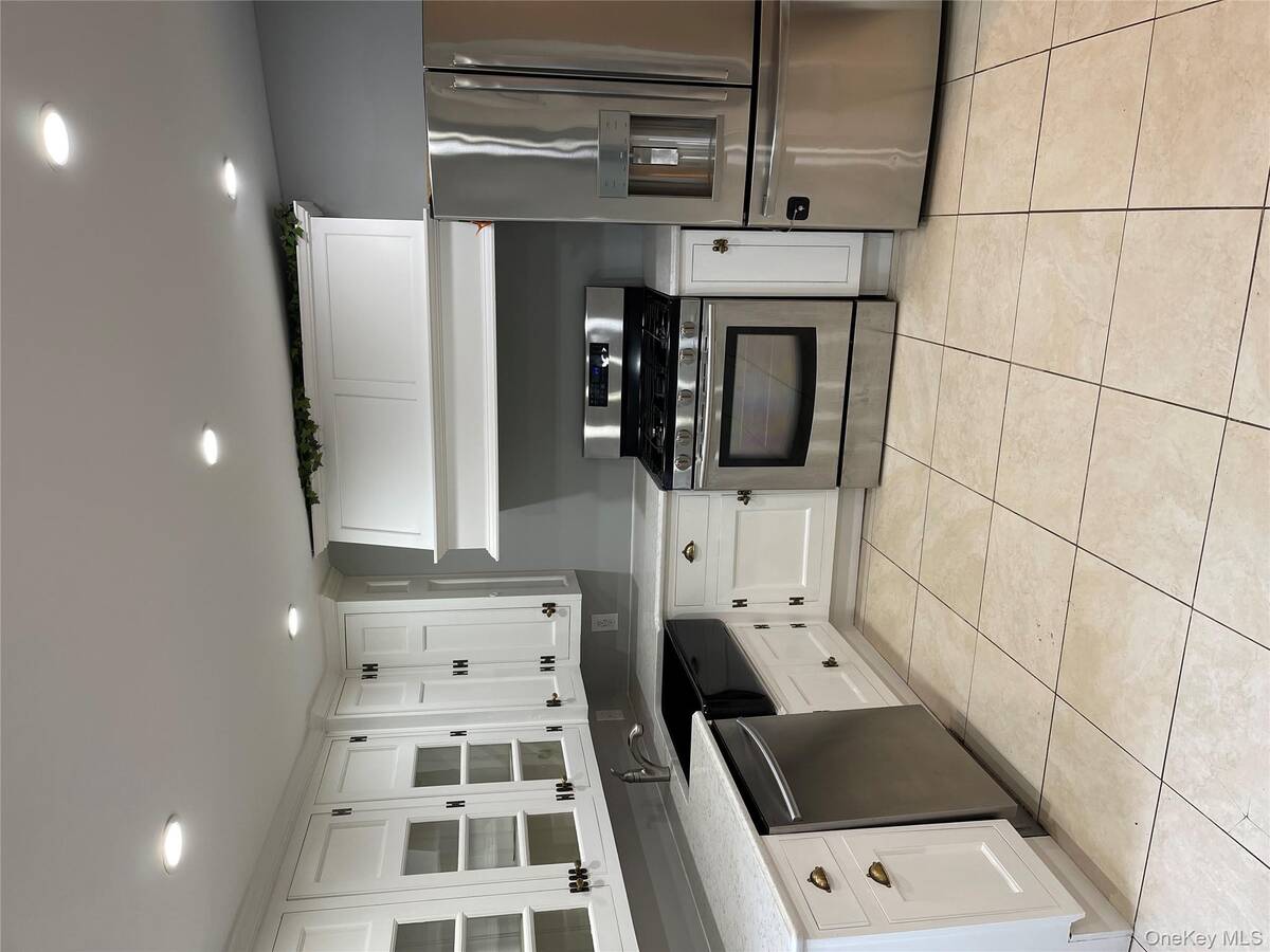 #1 photo, 94 New York Avenue, サフォーク郡 Sound Beach , NY 11789