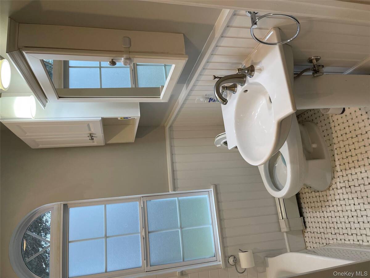 #5 photo, 94 New York Avenue, サフォーク郡 Sound Beach , NY 11789