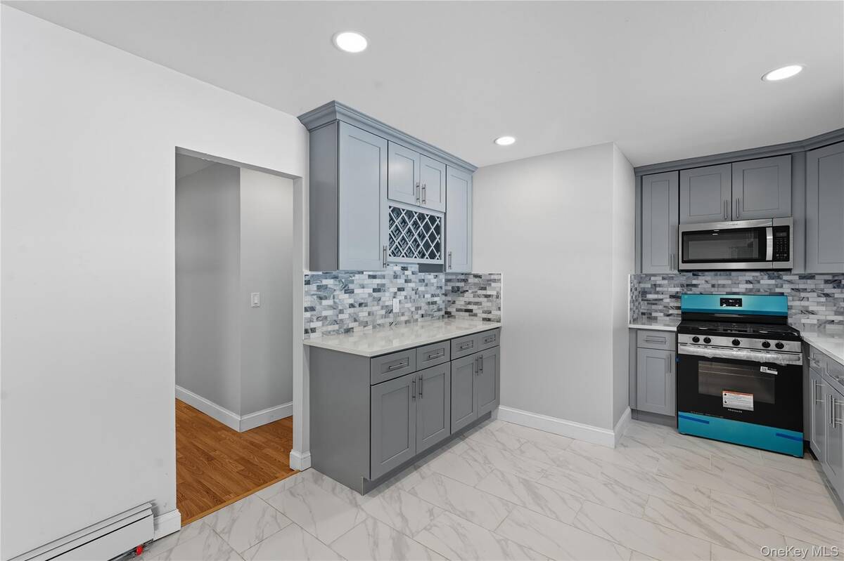 #13 photo, 87 Bellwood Avenue, South Setauket , NY 11720