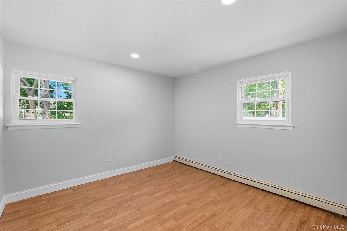 #16 photo, 87 Bellwood Avenue, South Setauket , NY 11720