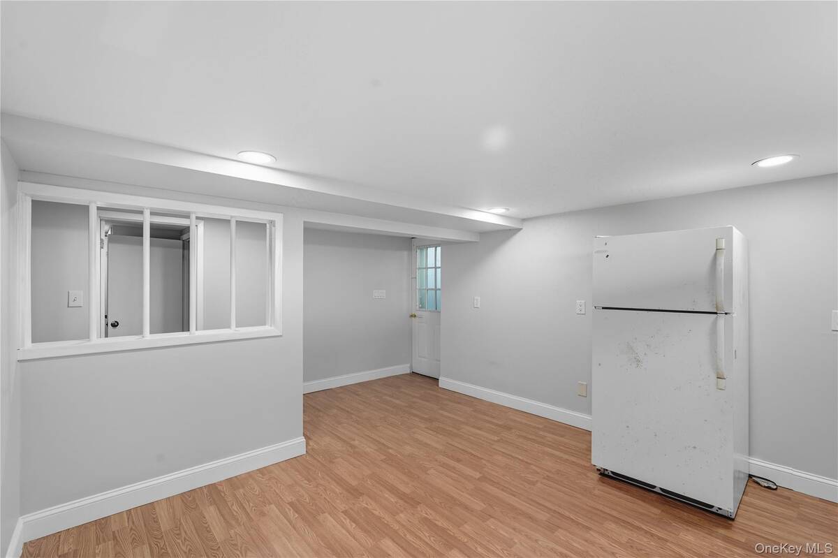 #21 photo, 87 Bellwood Avenue, South Setauket , NY 11720