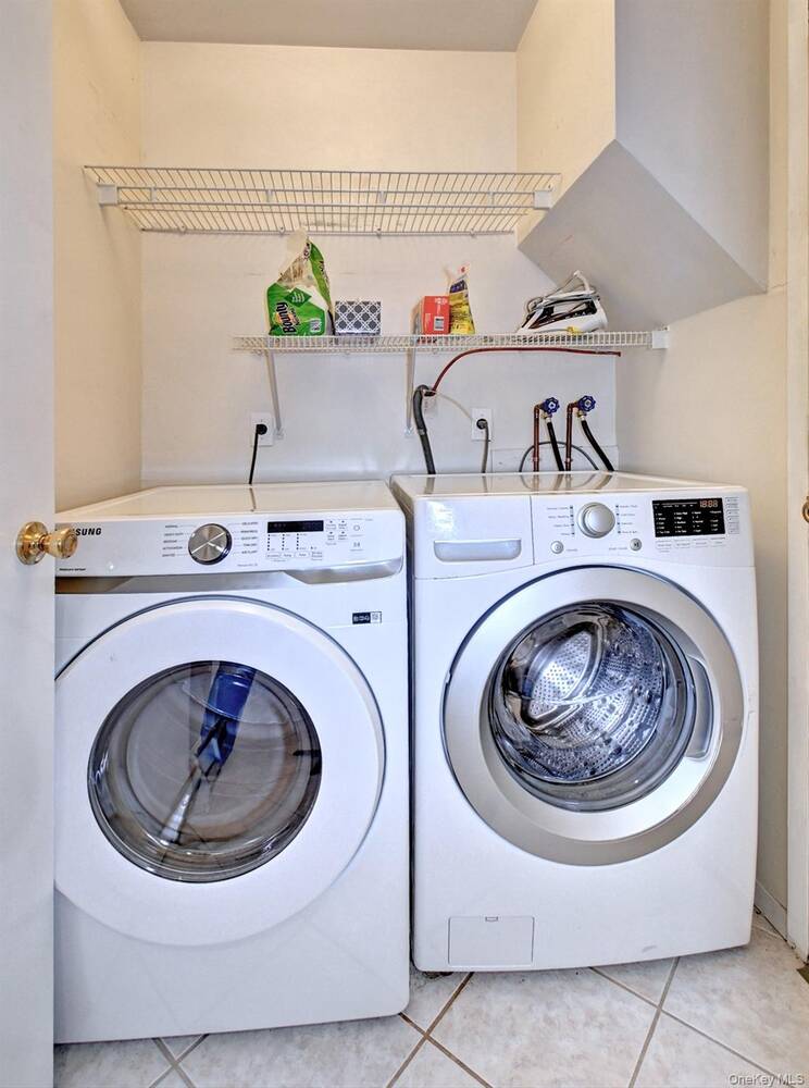 #21 photo, 315 Erik Drive, East Setauket , NY 11733