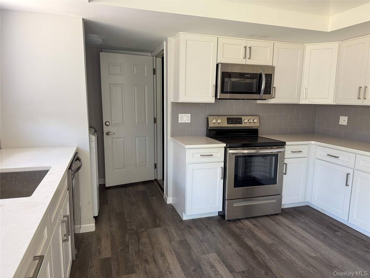 #1 photo, 130 Tarpon Avenue, Medford , NY 11763