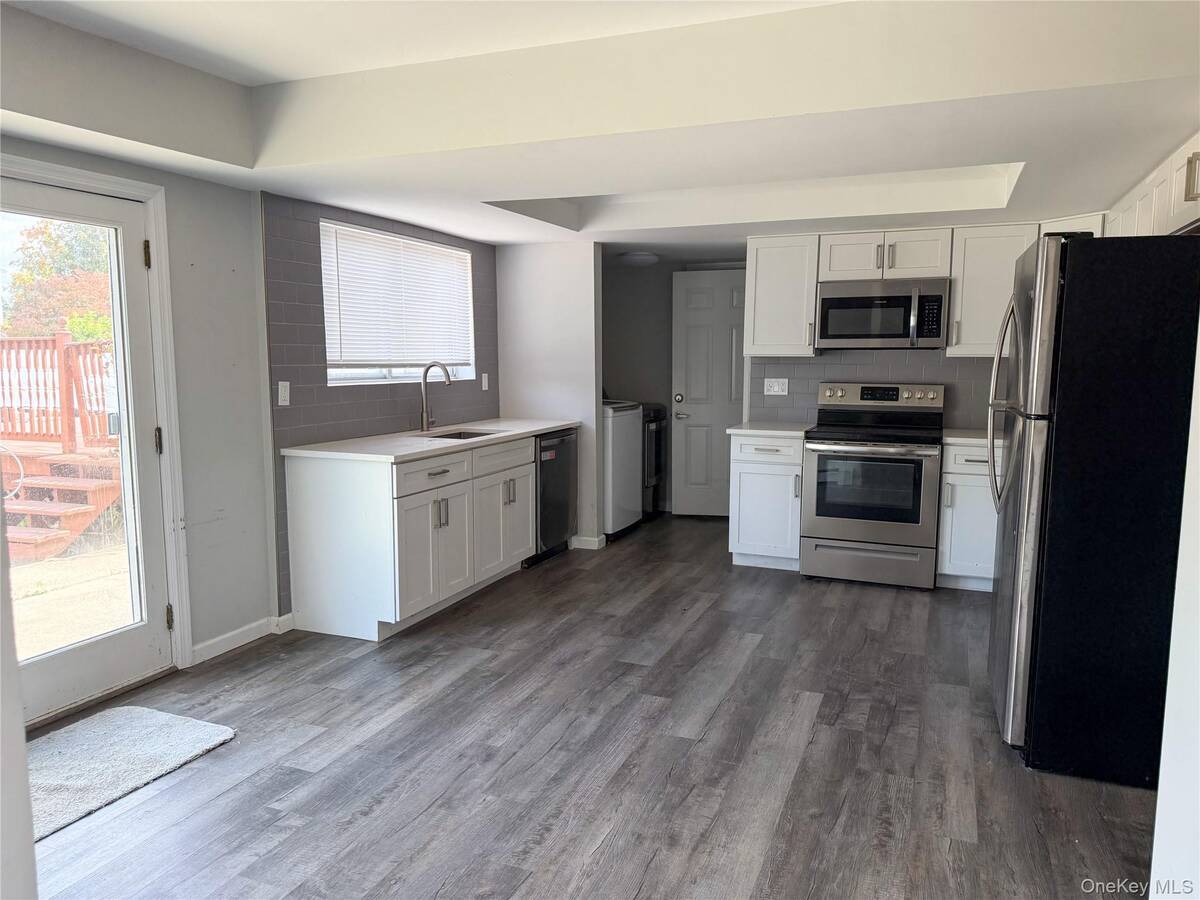 #2 photo, 130 Tarpon Avenue, Medford , NY 11763