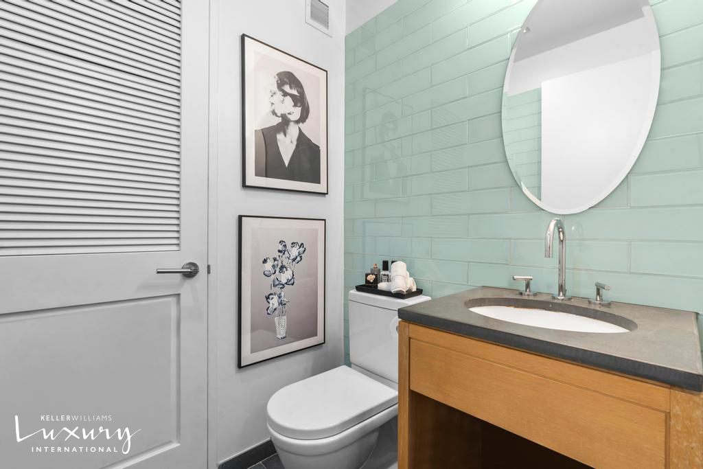 #13 photo, 310 W 52nd Street, マンハッタン Hells Kitchen , NY 10019