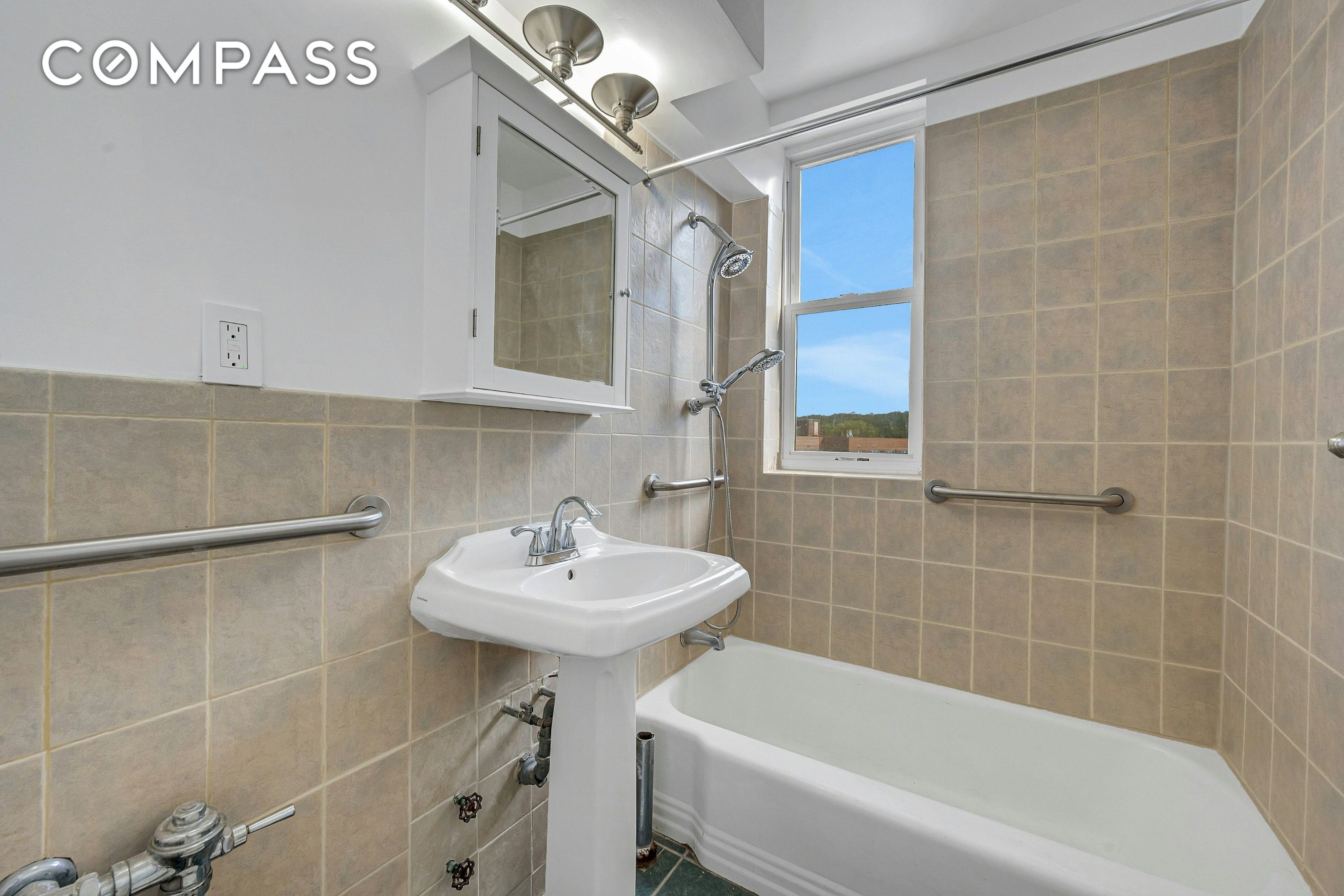 #14 photo, 5730 Mosholu Avenue, ブロンクス区 North Riverdale , NY 10471