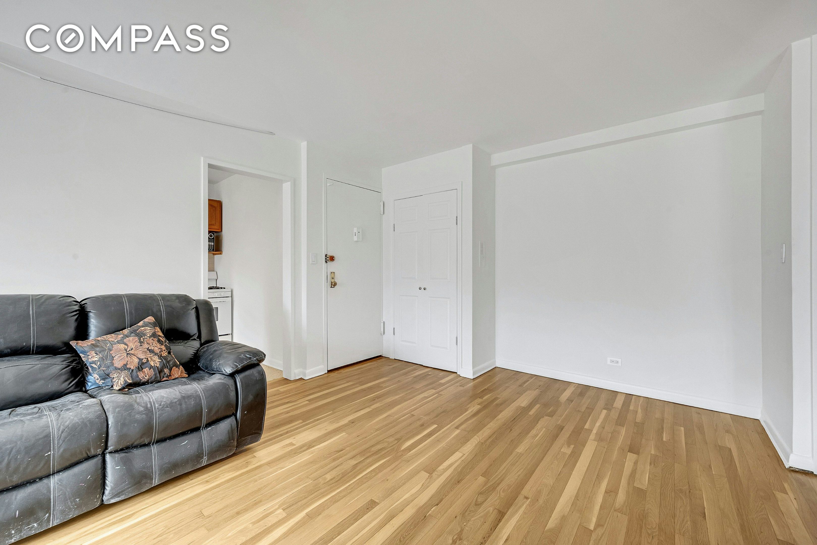 #3 photo, 5730 Mosholu Avenue, ブロンクス区 North Riverdale , NY 10471