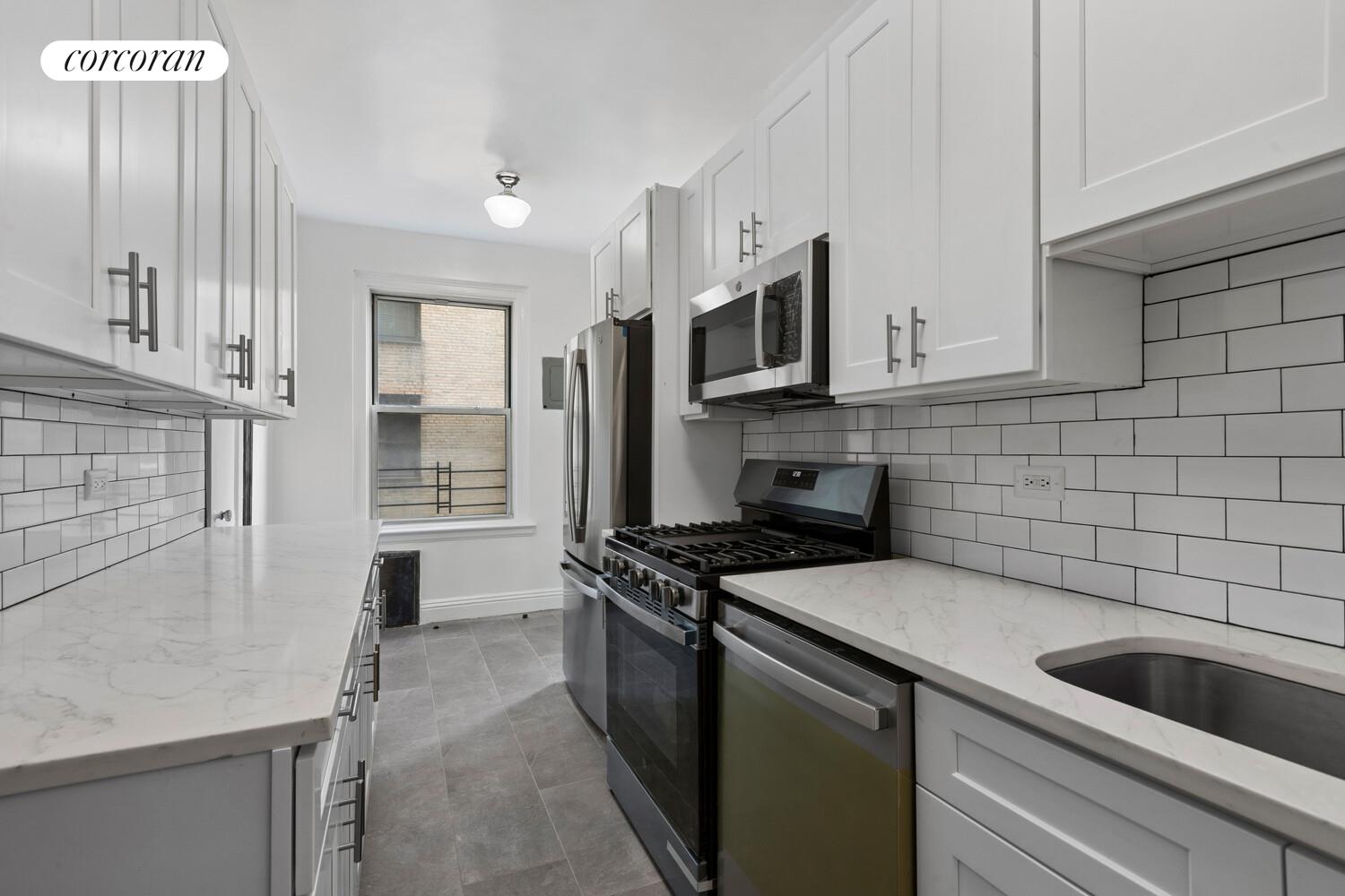#4 photo, 245 W 107TH Street, マンハッタン Upper West Side , NY 10025