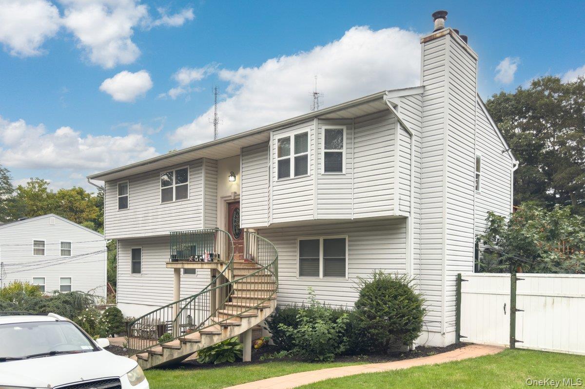 #2 photo, 129 Berkshire Drive, Farmingville , NY 11738