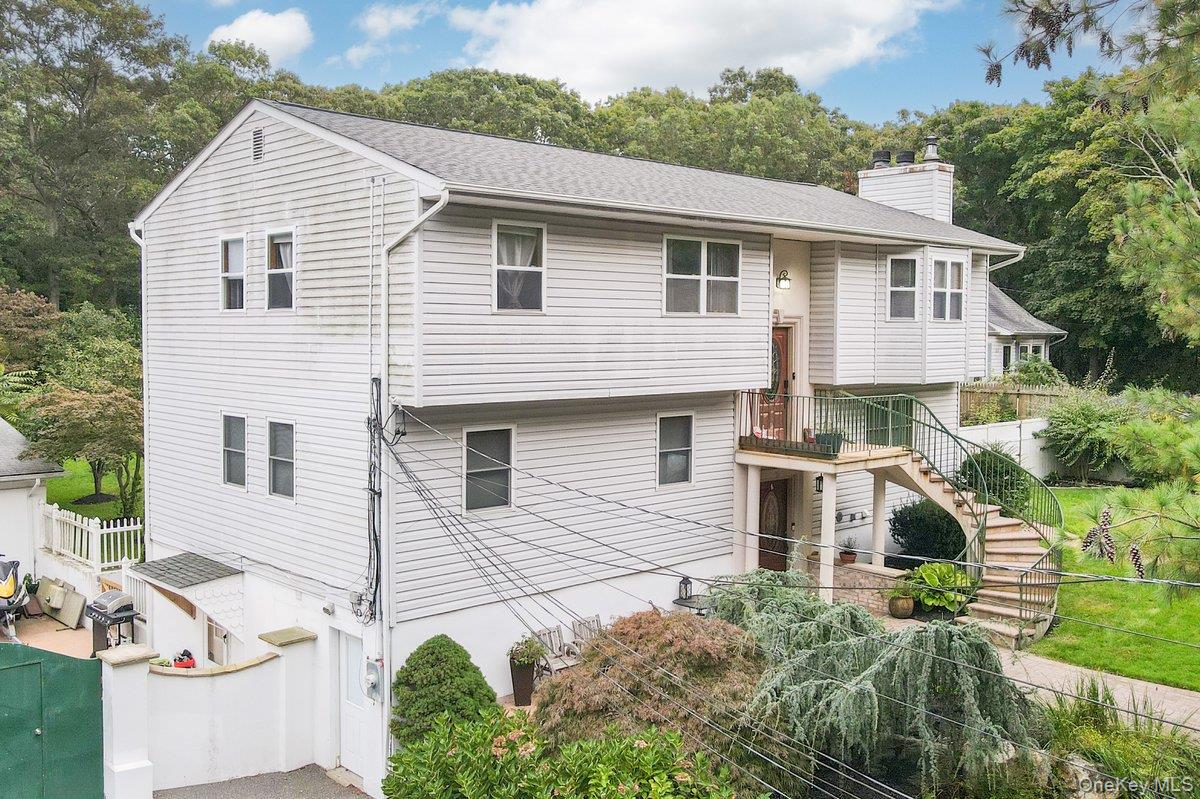 #3 photo, 129 Berkshire Drive, Farmingville , NY 11738