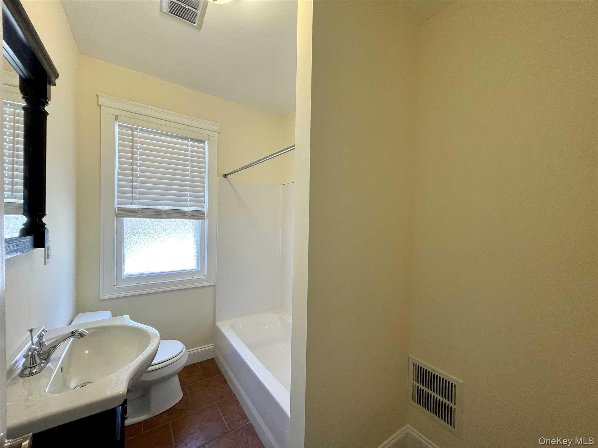 #14 photo, 11 Franklin Street, Poughkeepsie , NY 12601