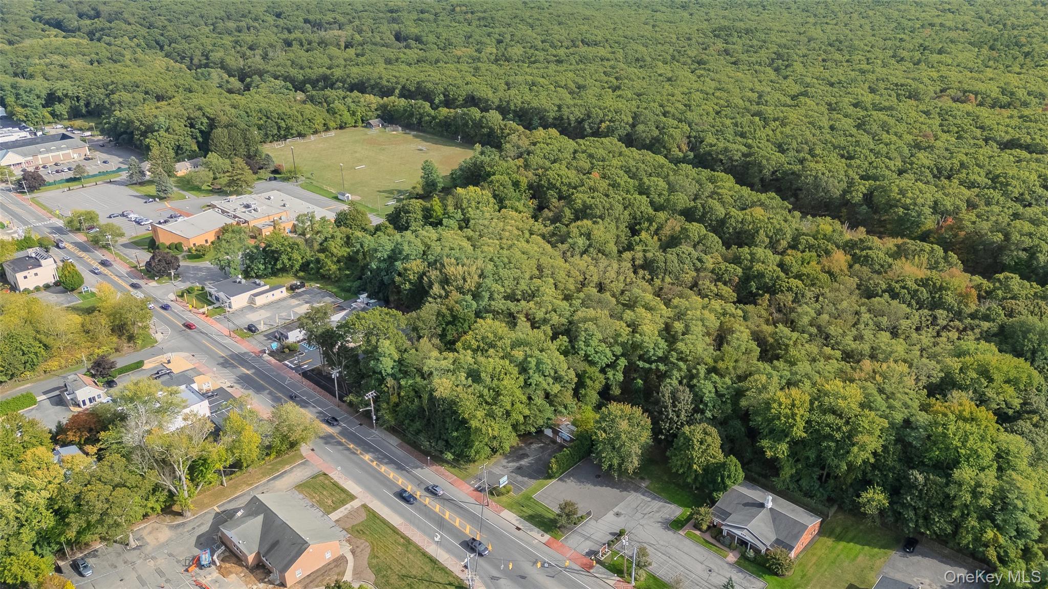 #1 photo, 562 & 564 Route 25A, サフォーク郡 Rocky Point , NY 