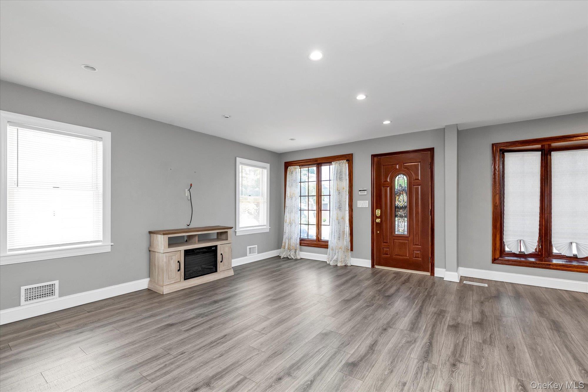 #3 photo, 25 Winnie Court, ナッソー郡 Westbury , NY 11590