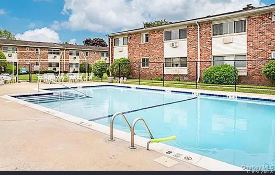 #13 photo, 2445 Union Boulevard, サフォーク郡 Islip , NY 11751