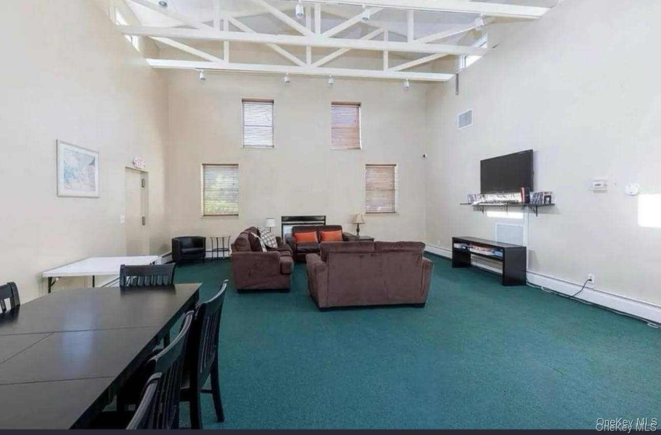 #14 photo, 2445 Union Boulevard, サフォーク郡 Islip , NY 11751